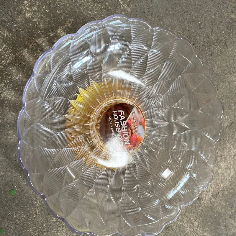 Kleine goldfarbene Obstschale aus Glas, eigenes Foto